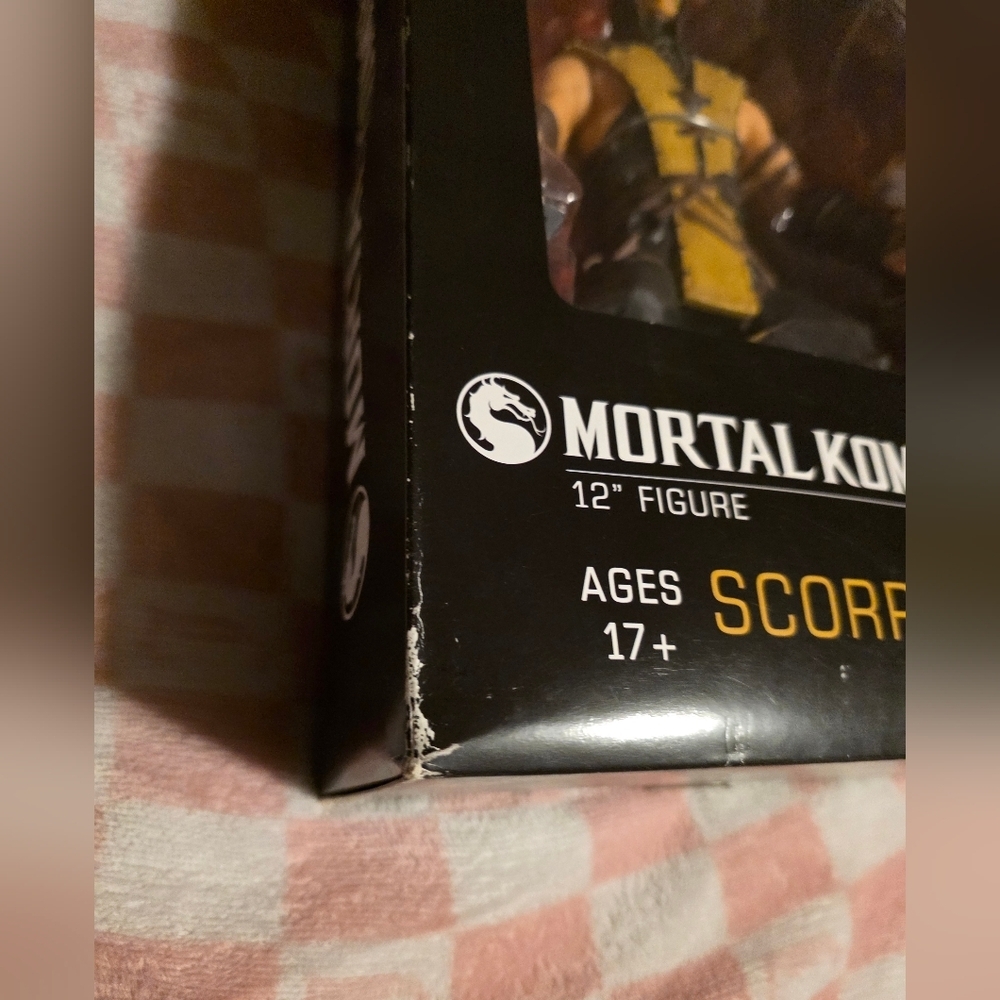 Mezco Toyz 2015 Mortal Kombat 12-inch Scorpion figure - Picture 2 of 7